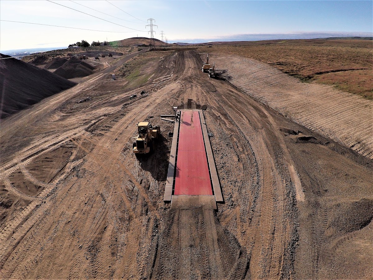 Aerial view of the quarry with the red scale platform down the centre